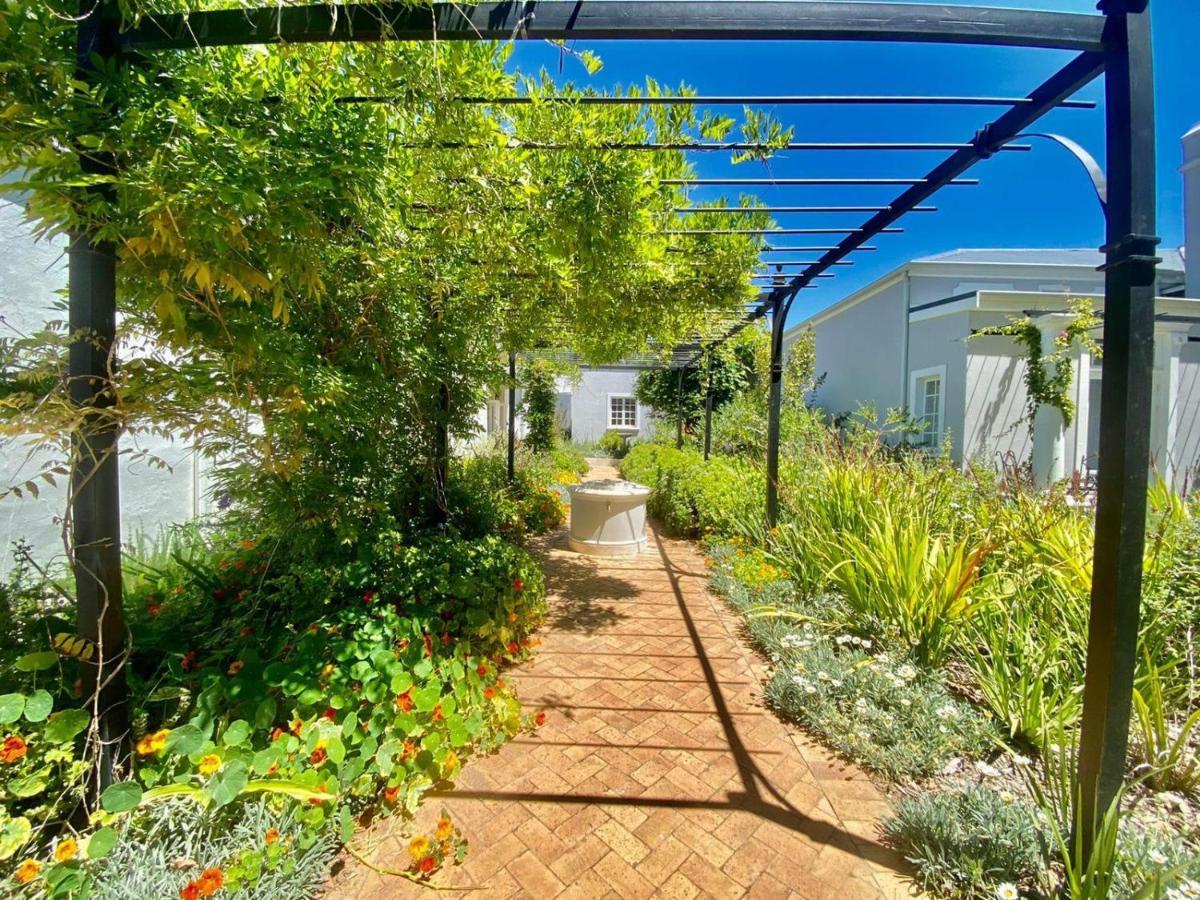 Banhoek Corner Guesthouse Stellenbosch Exterior photo